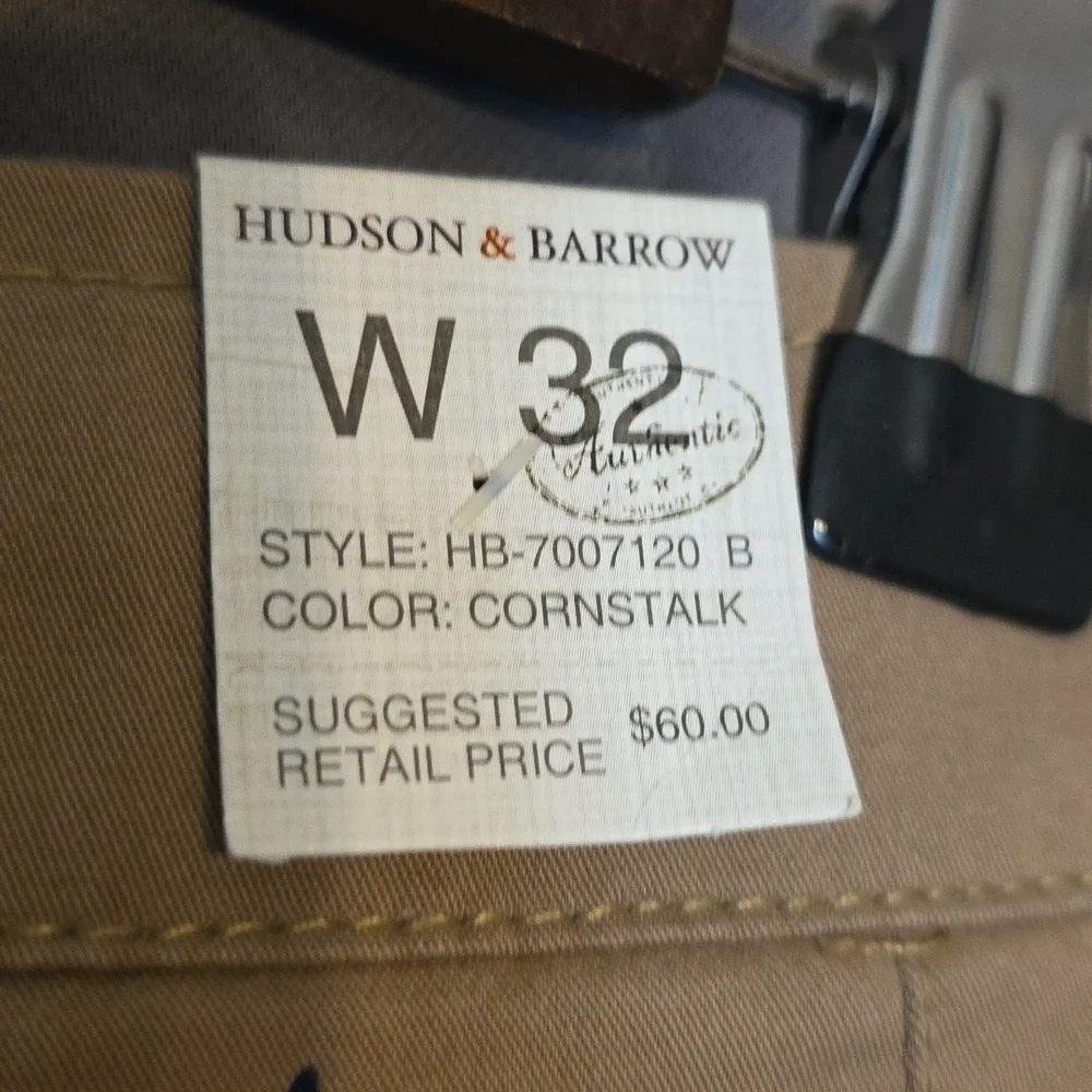 NWT Hudson & Barrow Men's‎ Shorts Tan W/Navy Swordfish Flat Front Pockets Sz 32